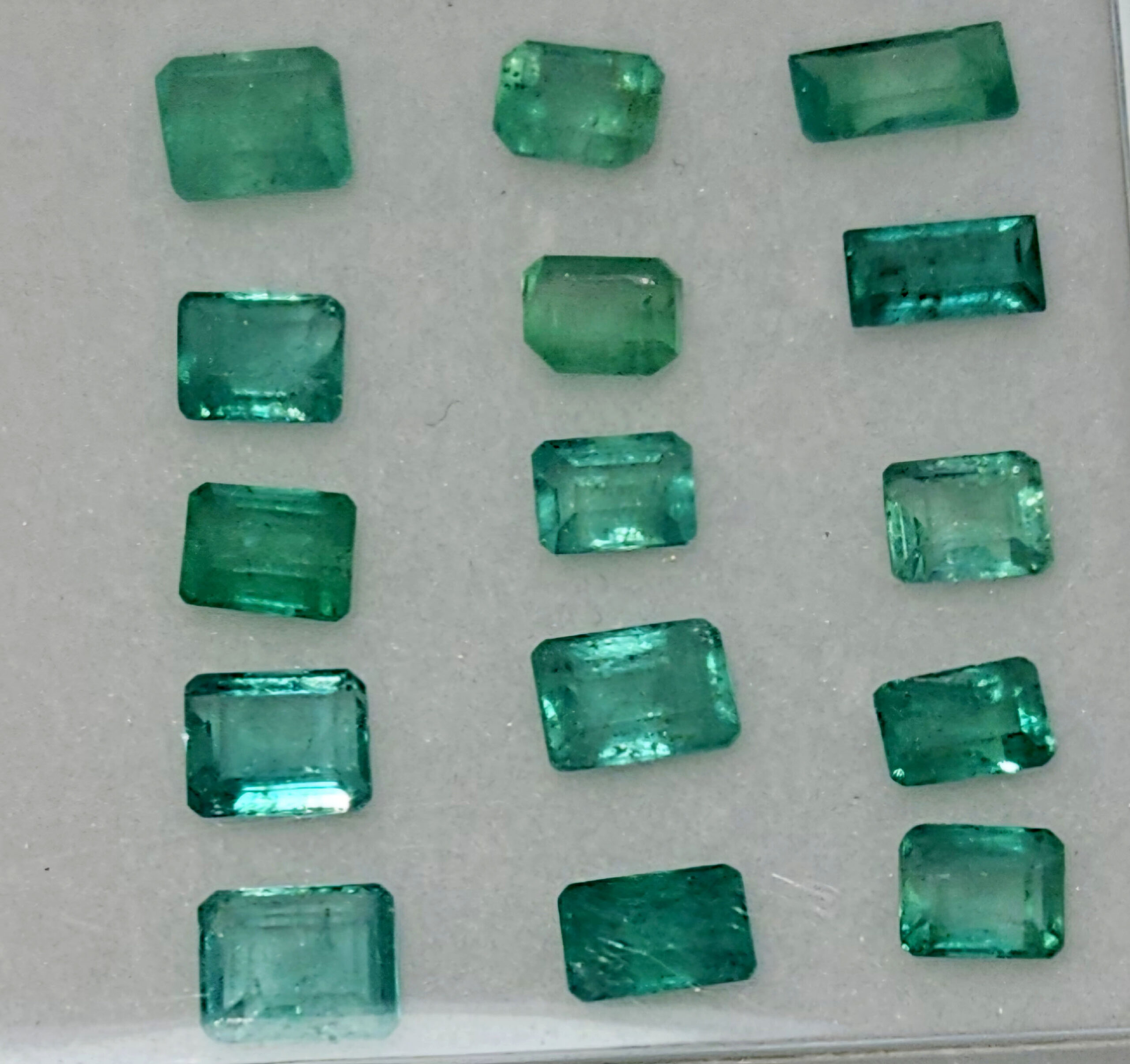 Lote Esmeraldas 1 – 15 esmeraldas talla rectangular 6ct