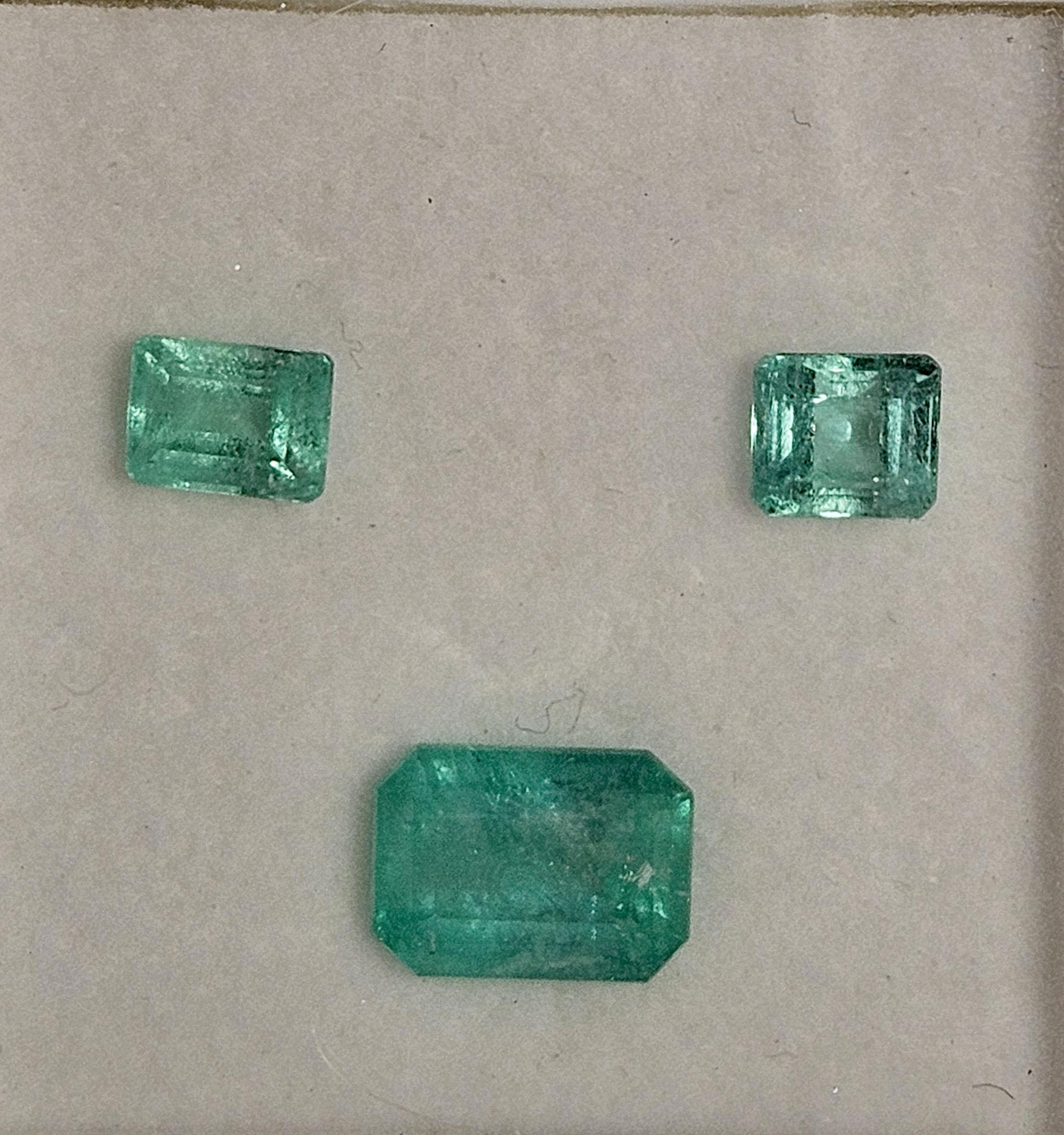 Lote Esmeraldas 11 – 3 esmeraldas tallas cuadrada, rectangular y esmeralda 4.2ct