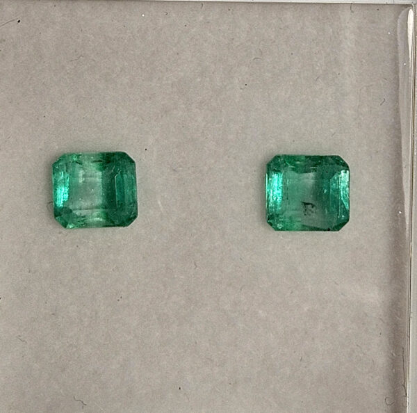 Lote Esmeraldas 12 - 2 esmeraldas talla cuadrada 2.50ct