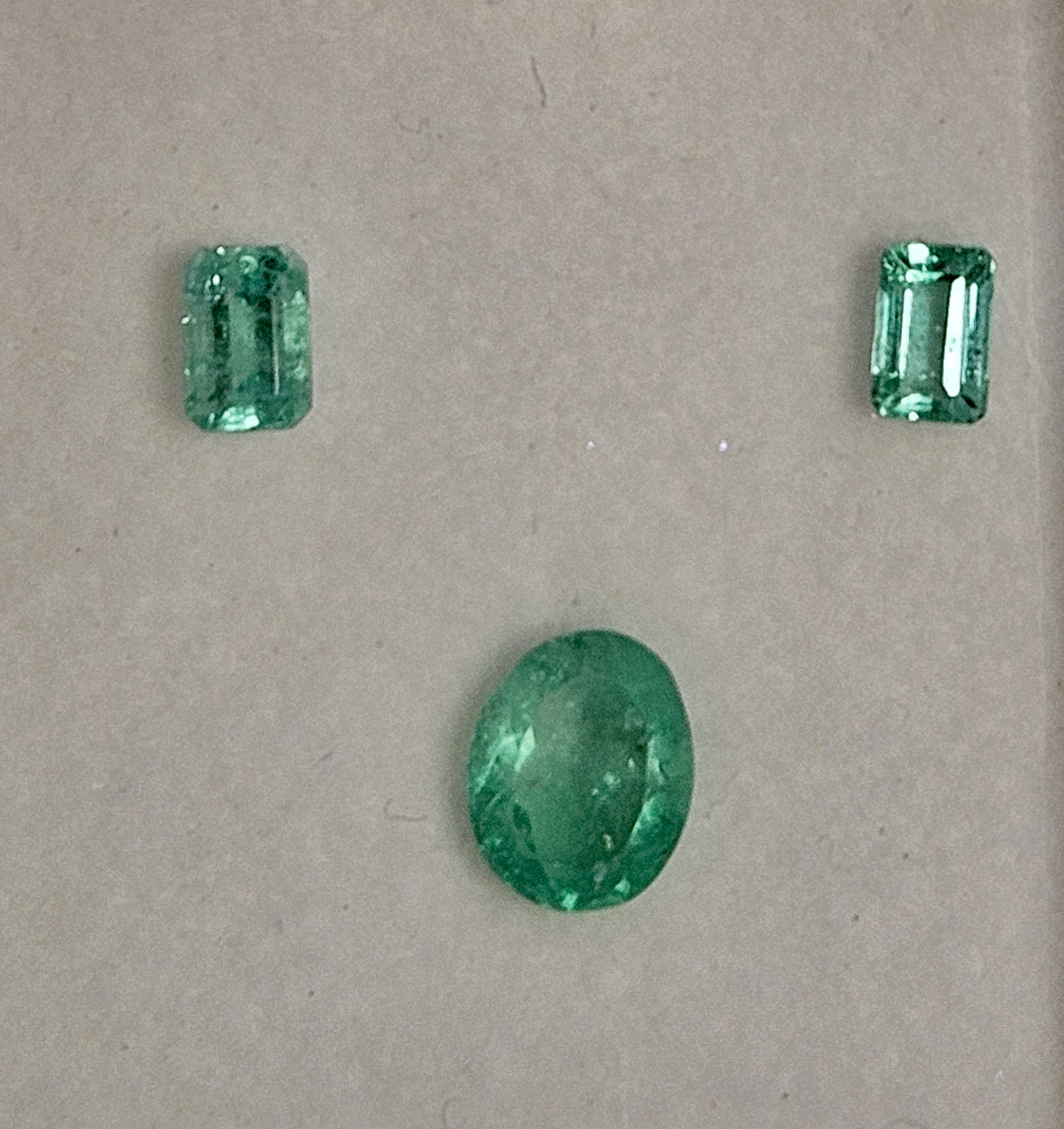 Lote Esmeraldas 13 – 3 esmeraldas tallas ovalo y baguette 1.8ct
