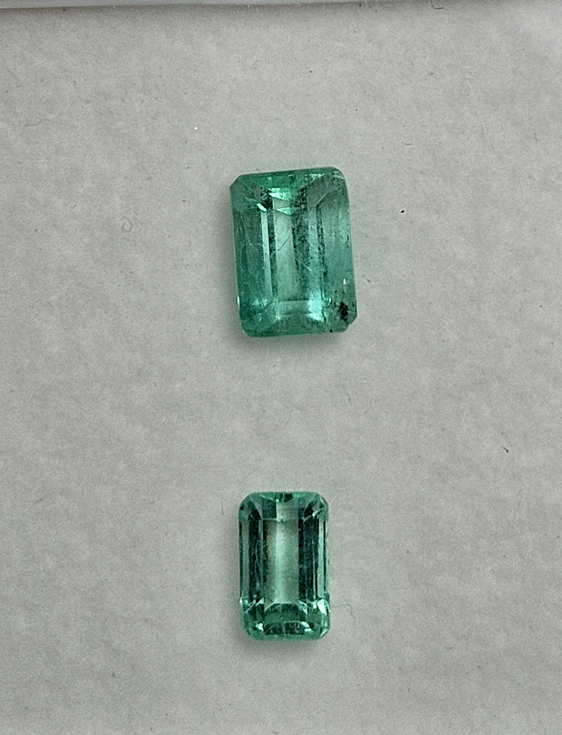 Lote Esmeraldas 17 – 2 esmeraldas talla rectangular 2.20ct