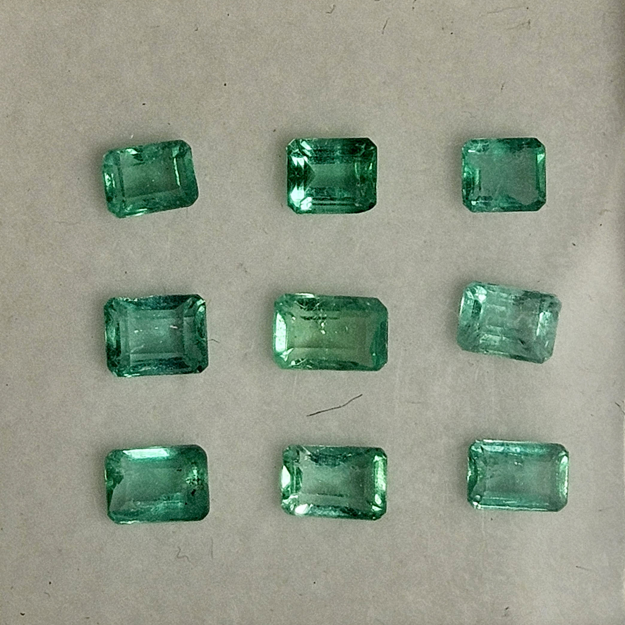 Lote Esmeraldas 2 – 9 esmeraldas talla rectangular 3.6ct