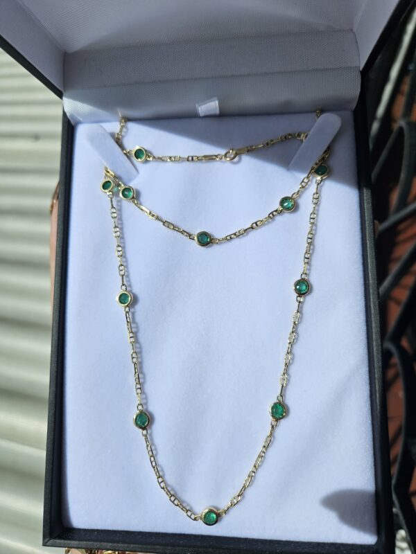 Collar de Oro de 18k con Esmeraldas - Image 2