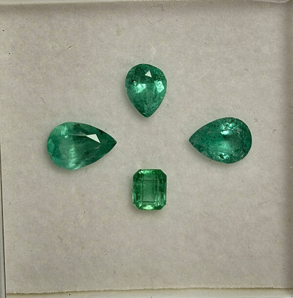 Lote Esmeraldas 22 - 4 esmeraldas tallas lagrima y esmeralda 2.20ct
