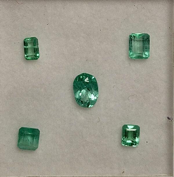 Lote Esmeraldas 23 - 5 esmeraldas tallas ovalo y rectangular 2ct