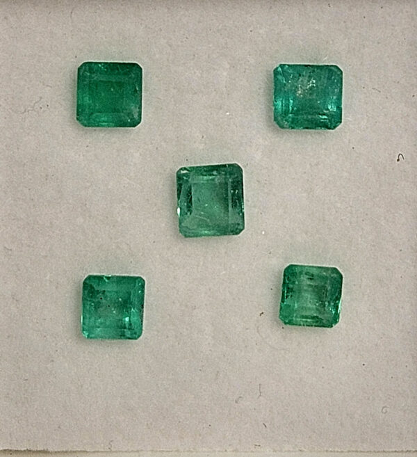 Lote Esmeraldas 4 - 5 esmeraldas talla cuadrada 2.7ct