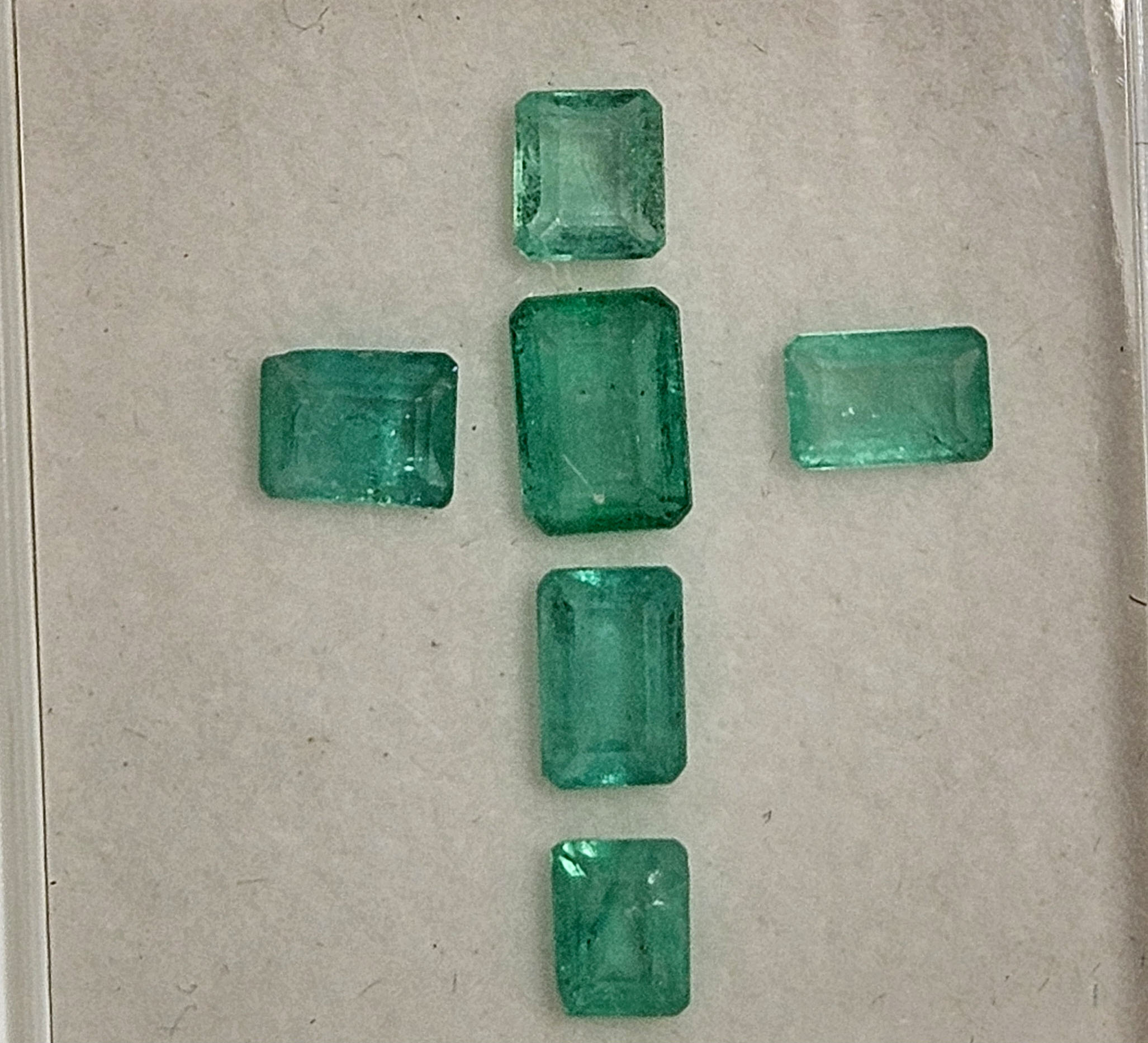 Lote Esmeraldas 8 – 6 esmeraldas talla rectangular 4.10ct